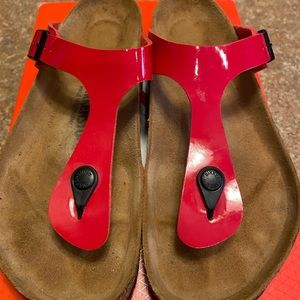 Birkenstock Gizeh Patent leather sandals